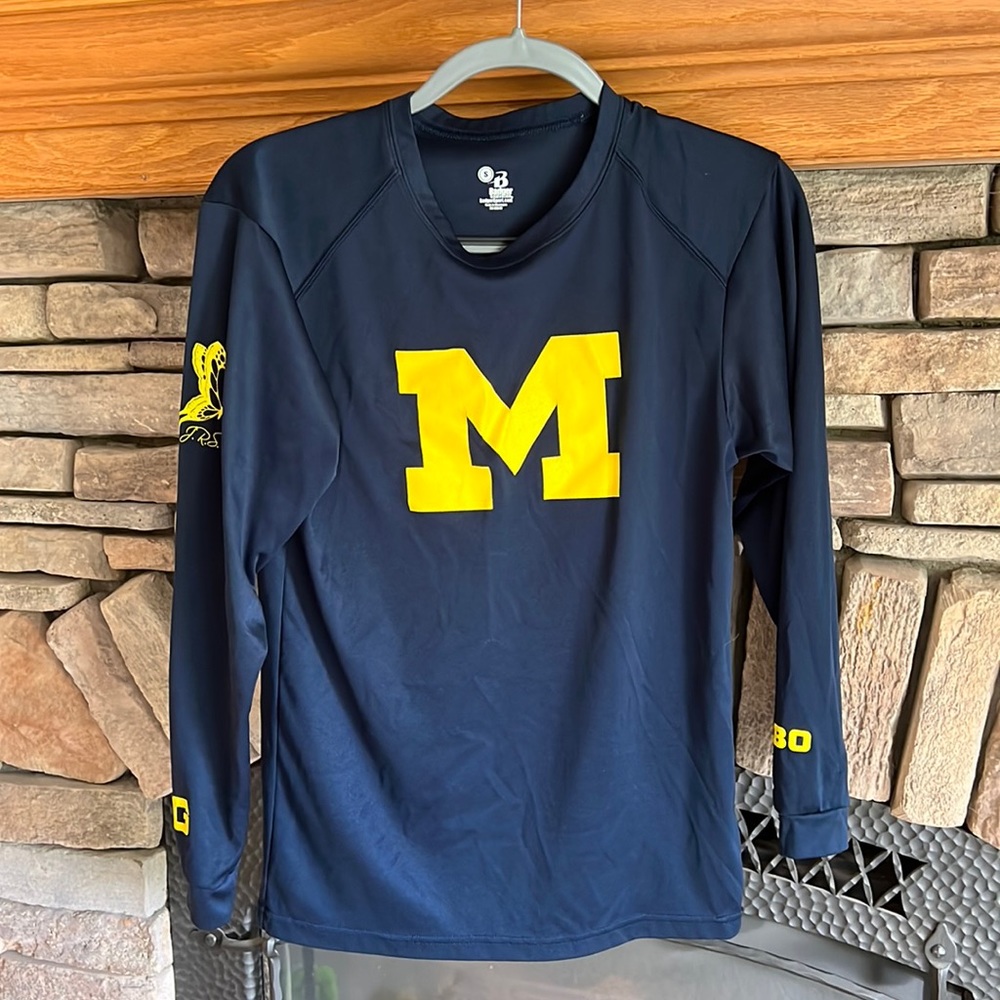 FREE WHEN BUNDLED W ANOTHER ITEM University of Michigan T shirt W Small